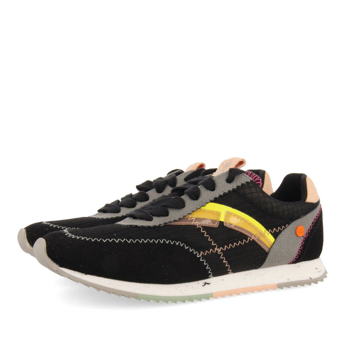 Arbent women's black textured sneakers - Image 2