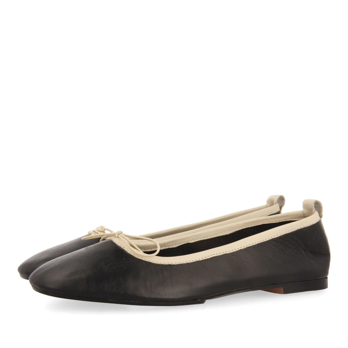 Aspley women's black leather ballet flats with cutwork - Image 3
