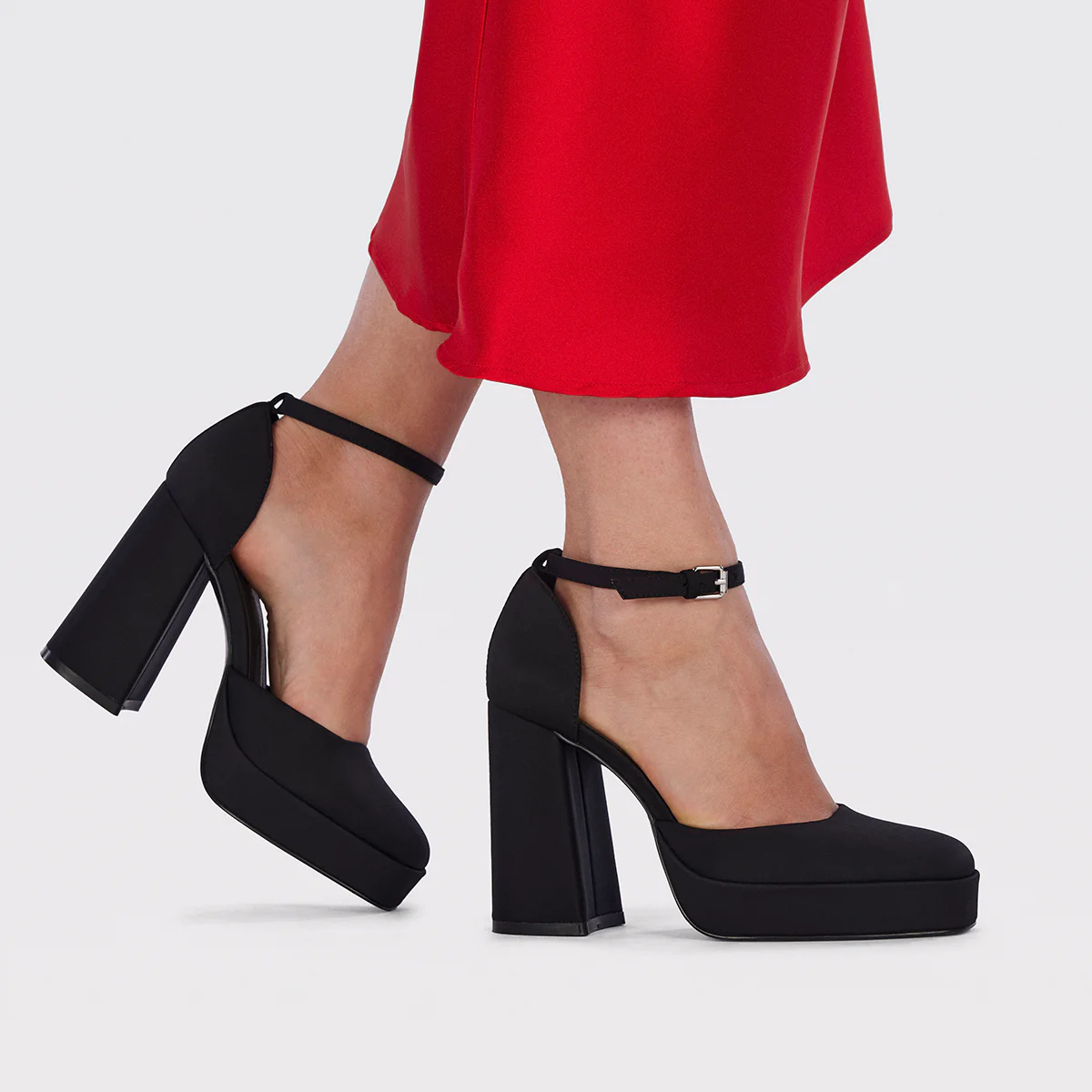 Assynt women's black shoes with wide heels and platforms - Image 2