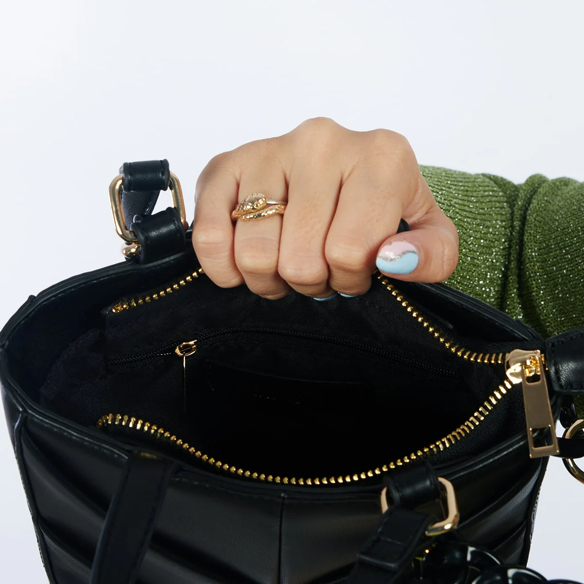 Atna black bag with studded strap - Image 3