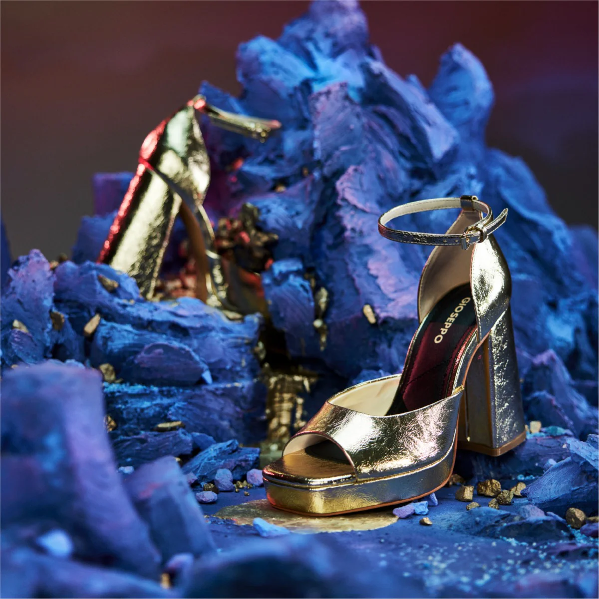Blunt women's platinum sandals with wide heels and platforms - Image 2