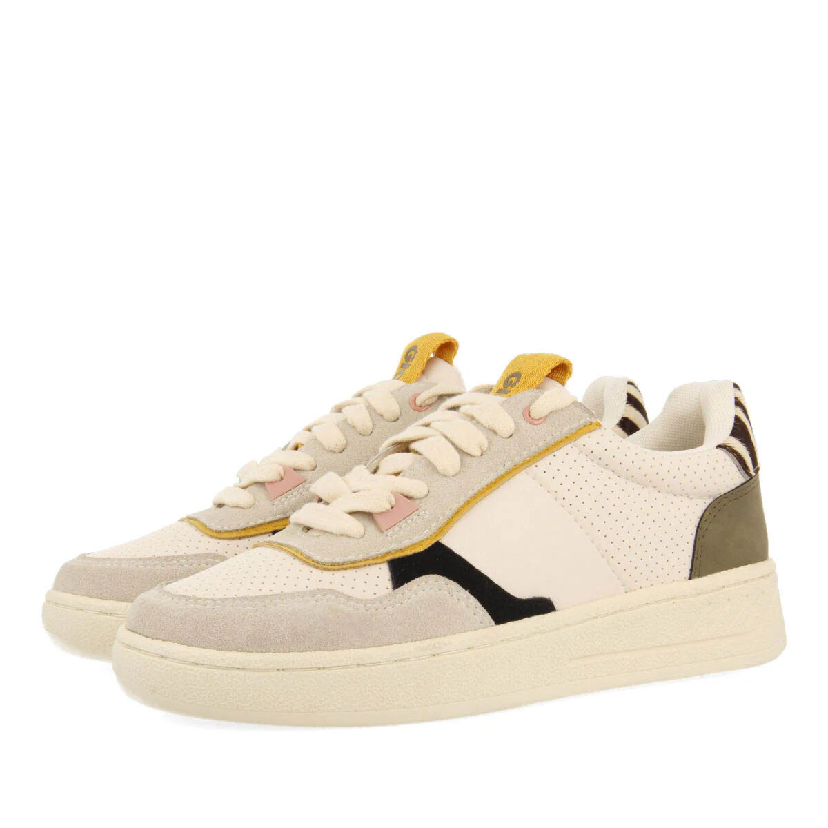 Callander women's white retro sneakers with mixed prints - Image 3