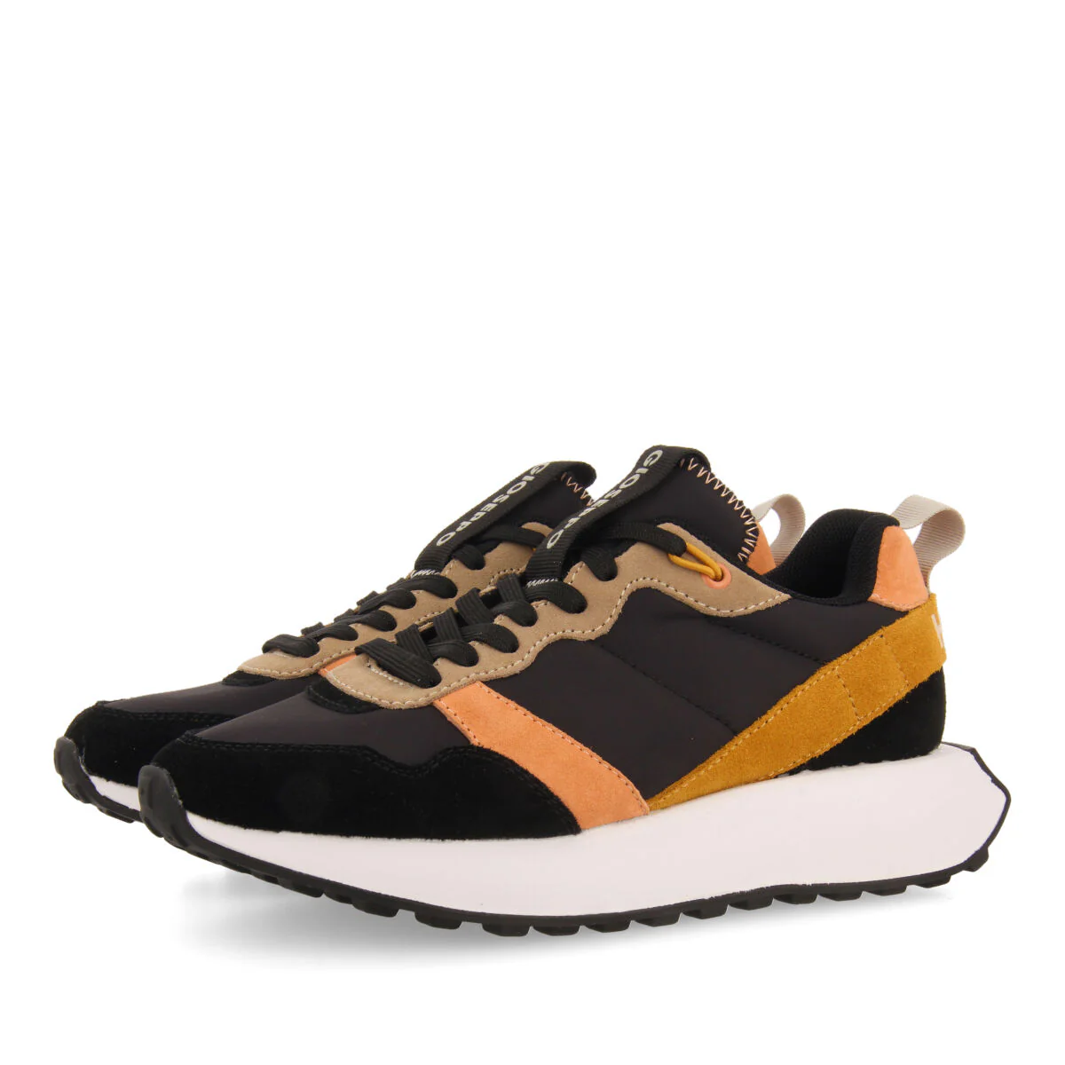 Chacao women's nude retro-style sneakers with multicoloured details - Image 2