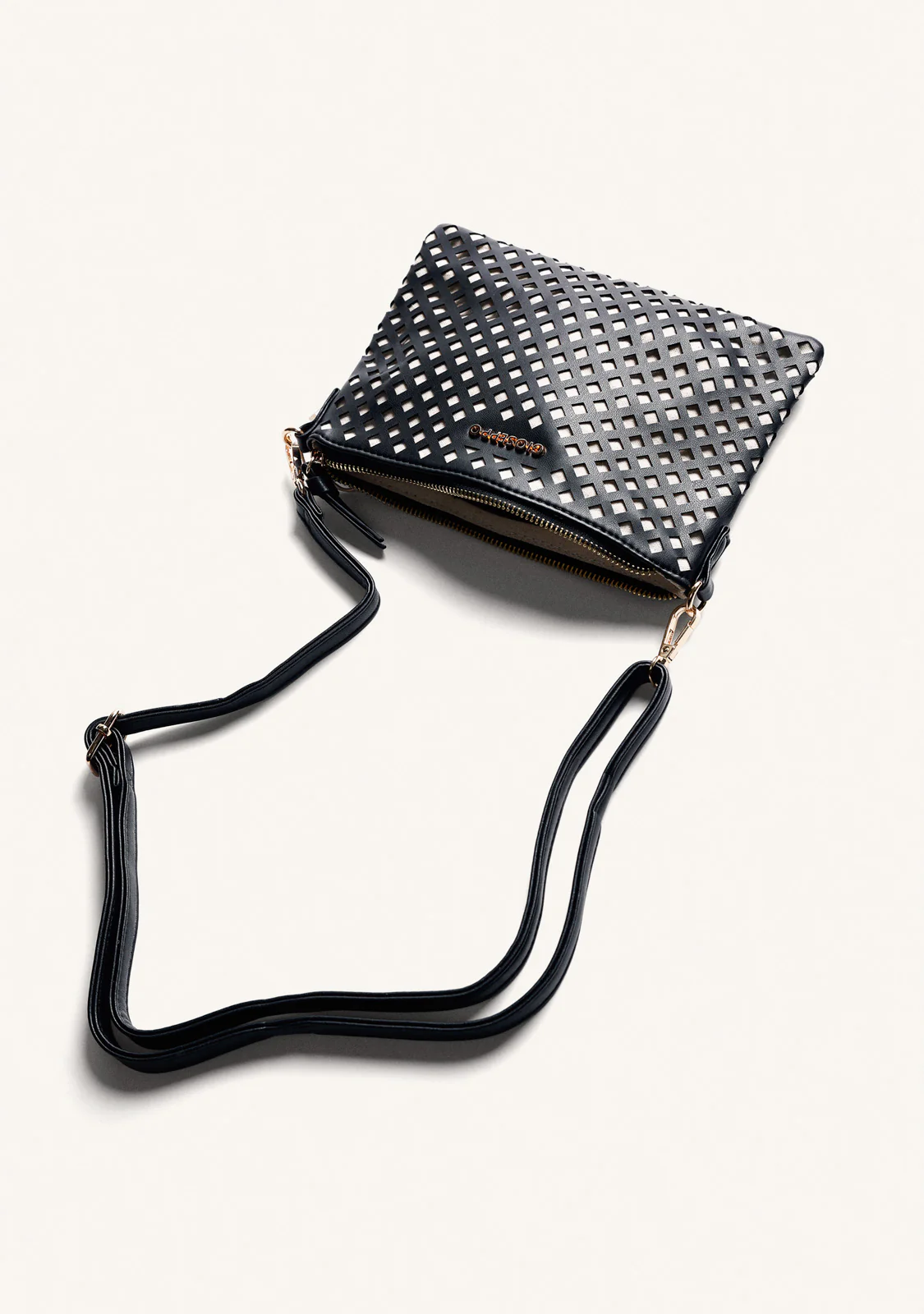 CUT-OUTS SHOULDER BAG BARRYTON - Image 4