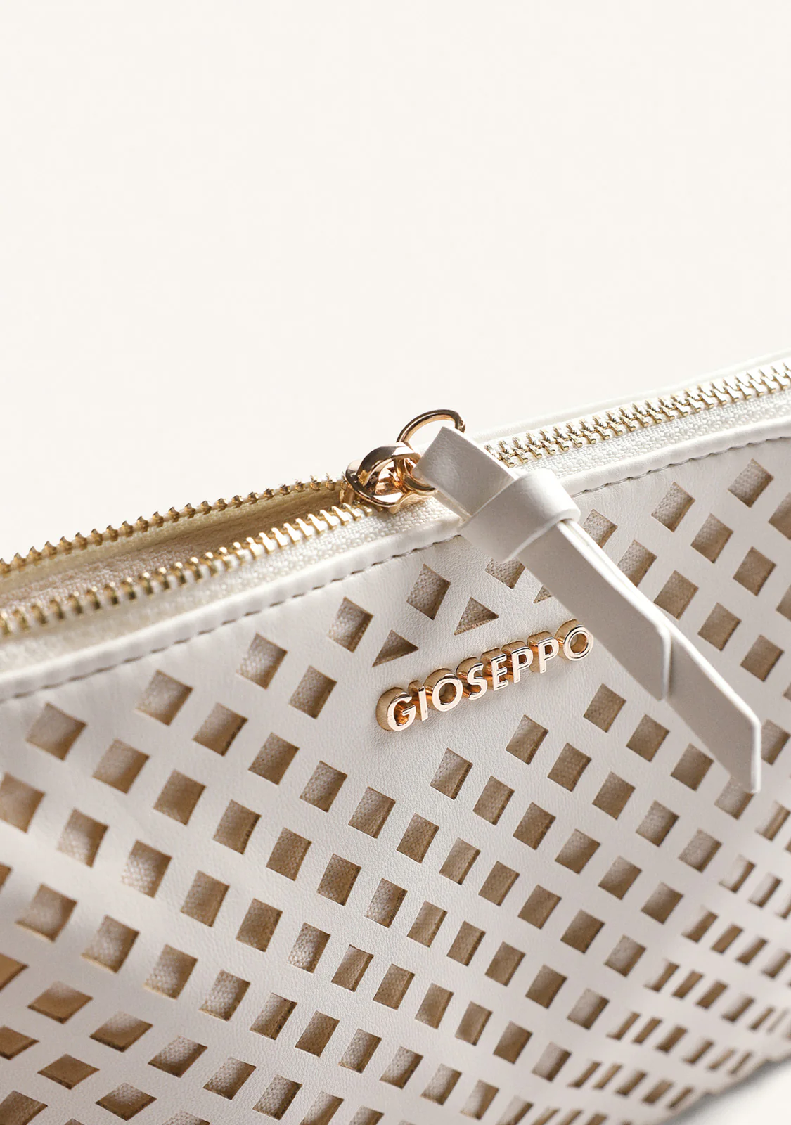 CUT-OUTS SHOULDER BAG BARRYTON - Image 3