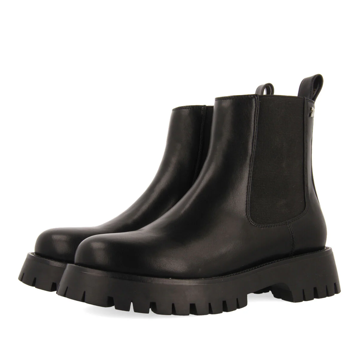 Geilo women's black chelsea boots with track soles - Image 3