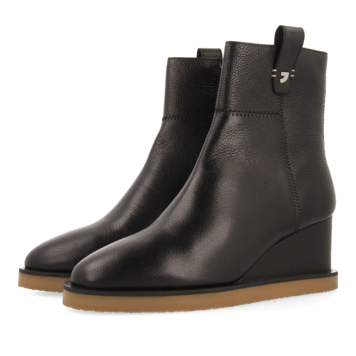 Glamis women's black leather ankle boots with wedges - Image 2