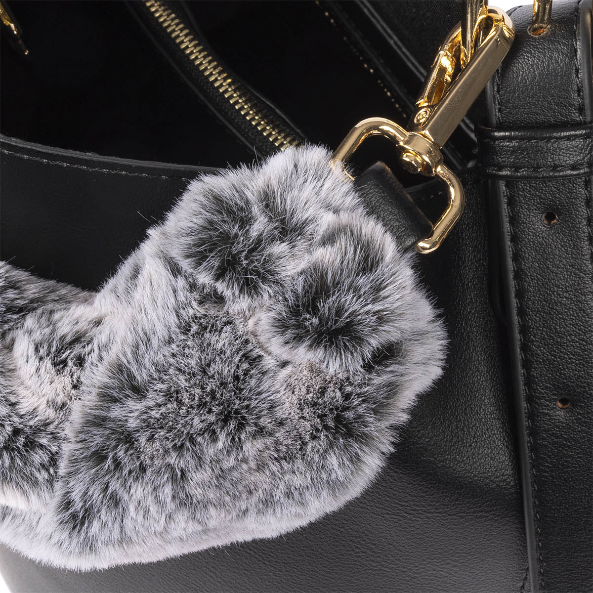 Hecla black shopper bag with a furry handle - Image 3