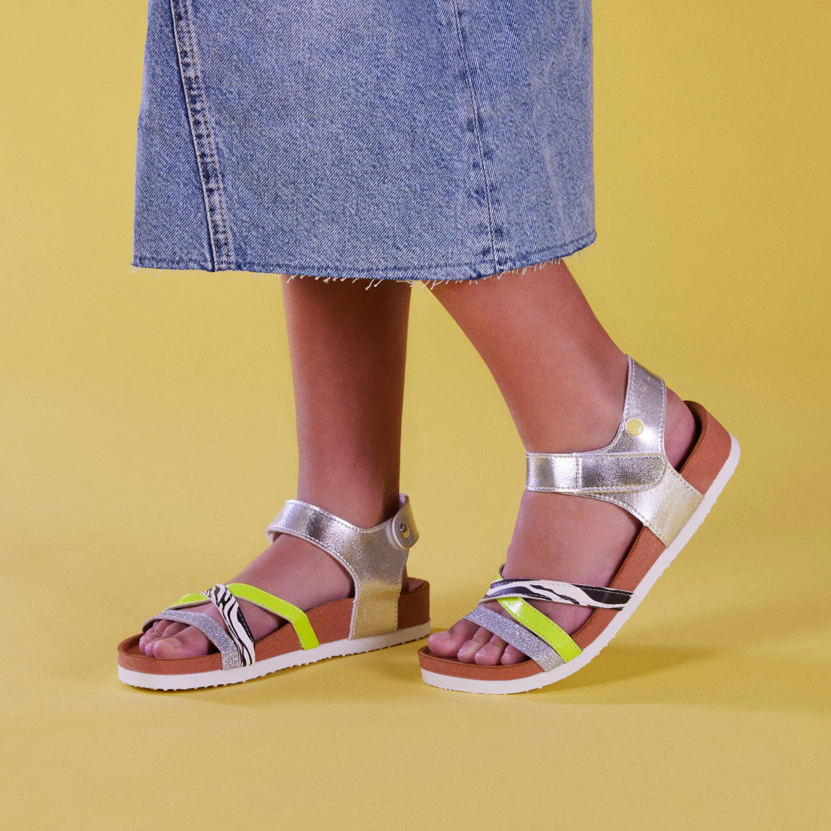 Itinga girls silver footbed sandals with glittery details - Image 2