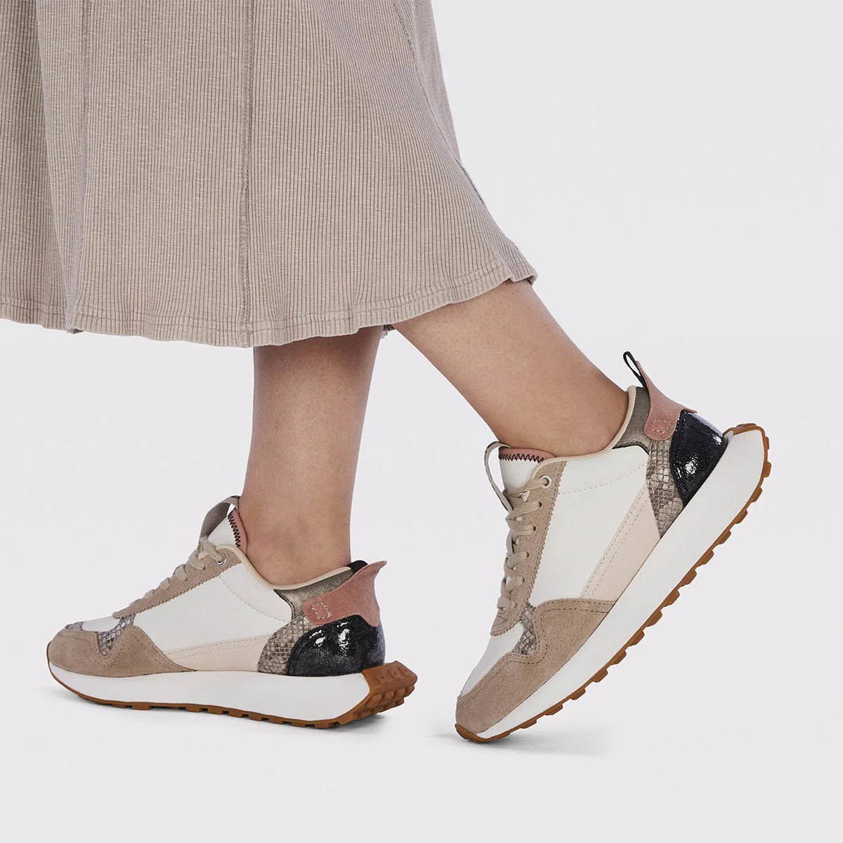 Killin women's white retro sneakers with glitter and prints - Image 2