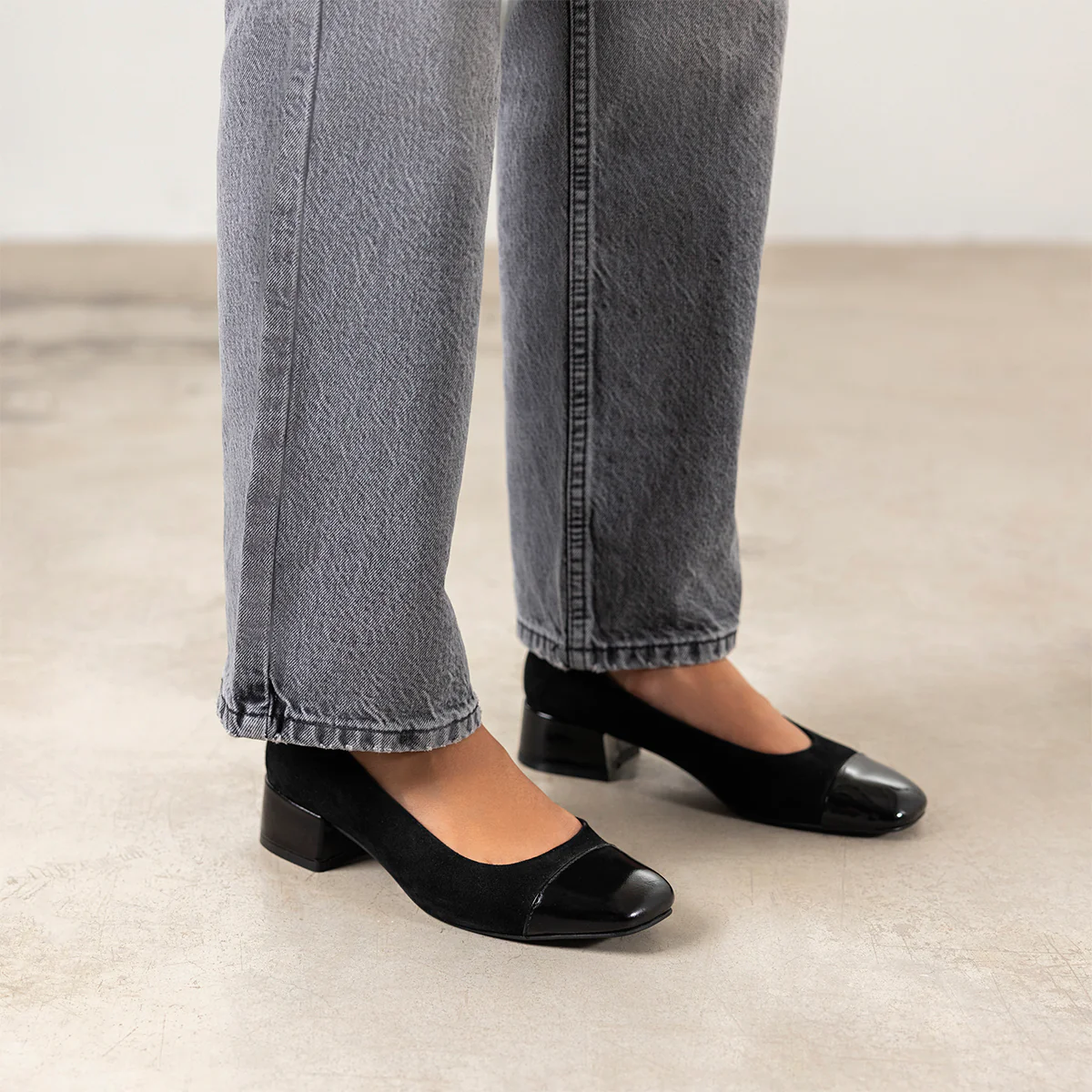 LEATHER PUMPS MODRA - Image 2