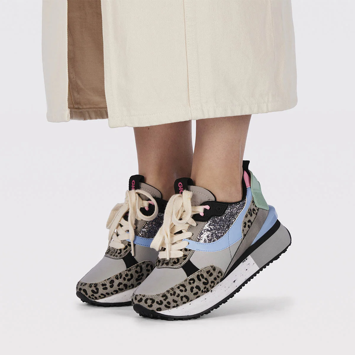 Obsteig women's grey sneakers with mixed prints - Image 2