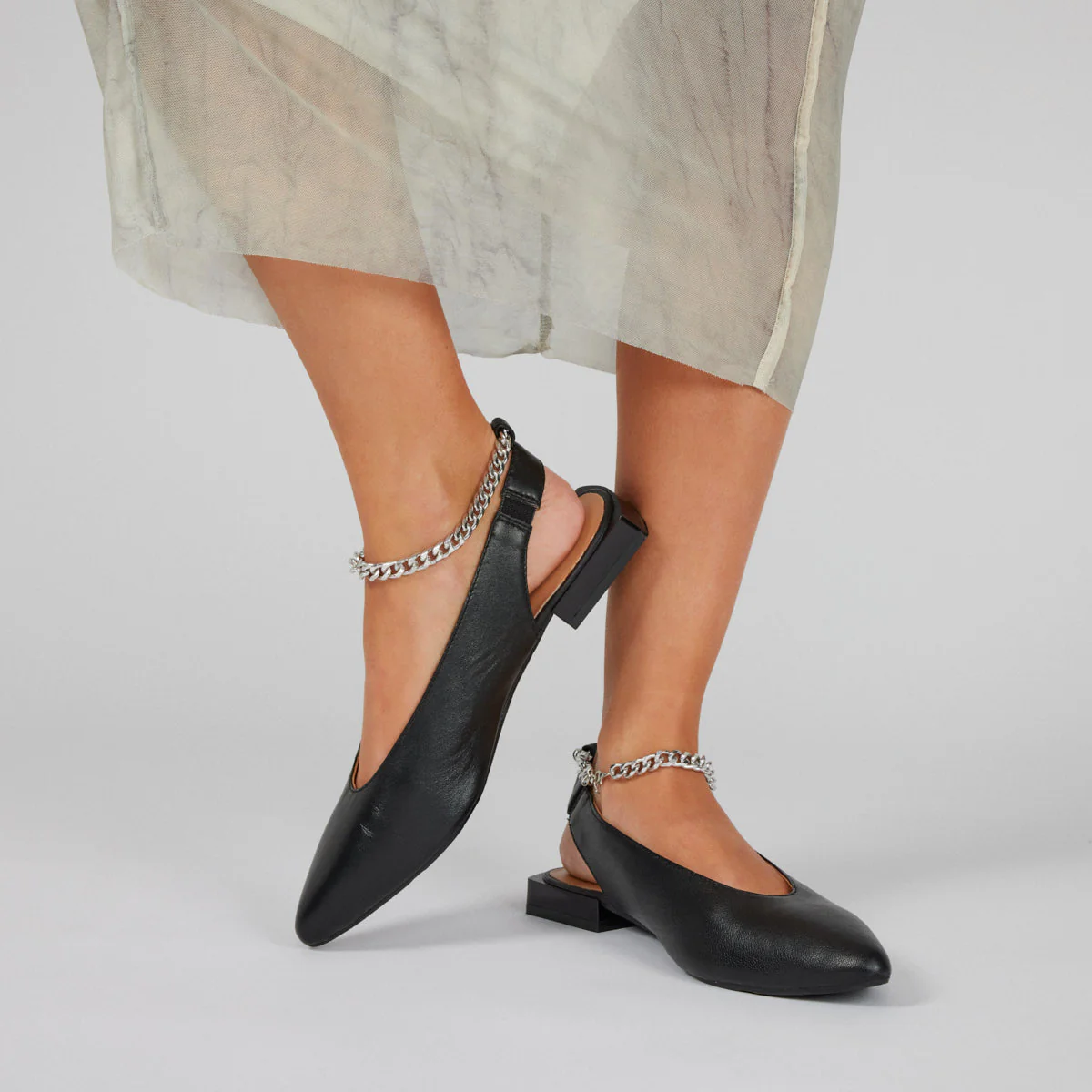 Palu women's black slingback ballet flats with decorative chain - Image 2