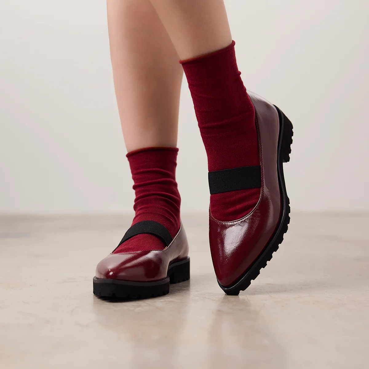 PATENT LEATHER EFFECT BALLET FLATS WITH TRACK SOLE DOBSINA - Image 2
