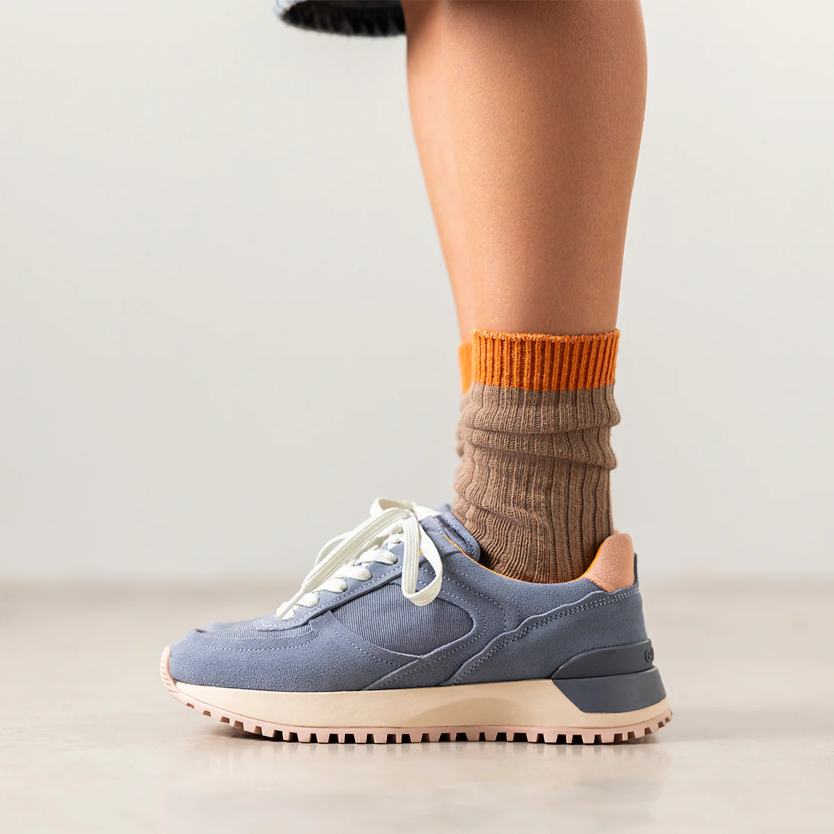 RETRO SNEAKERS FLOING - Image 3