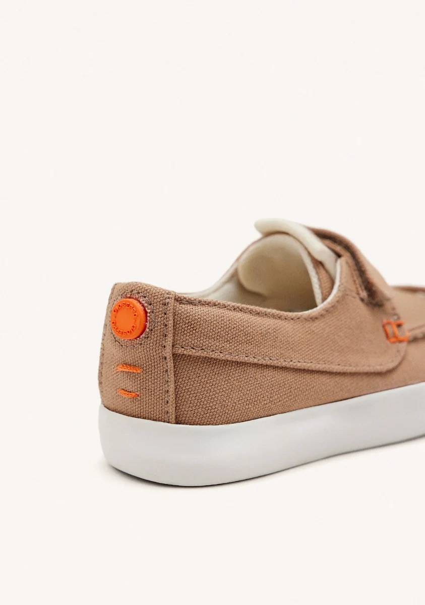 SPORTY NAUTICAL STYLE BEIGE COLOR WITH COLOR ACCENTS FOR BOYS AND GIRLS SLATINA - Image 3