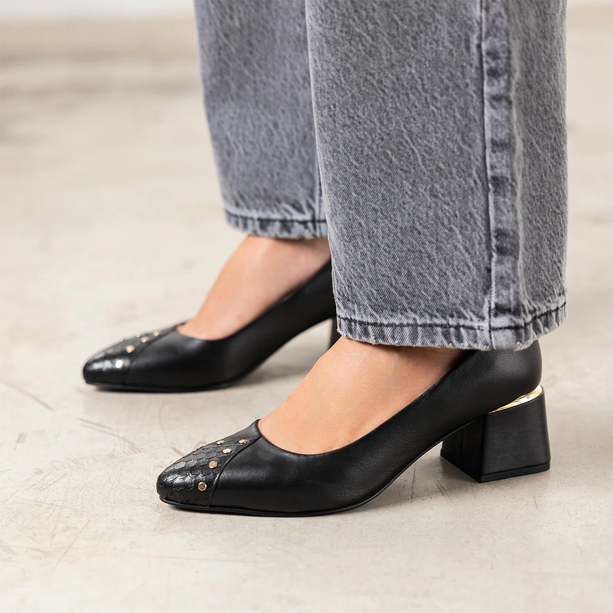 STUDDED LEATHER PUMPS BRASHER - Image 2