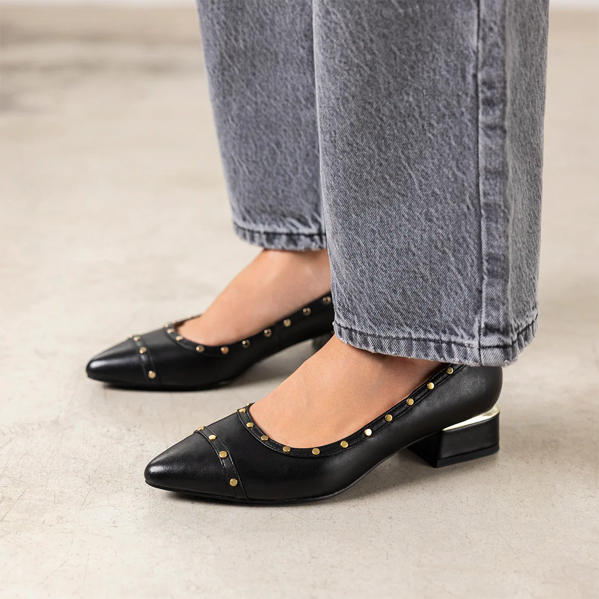STUDDED LEATHER PUMPS MOSEDE - Image 2