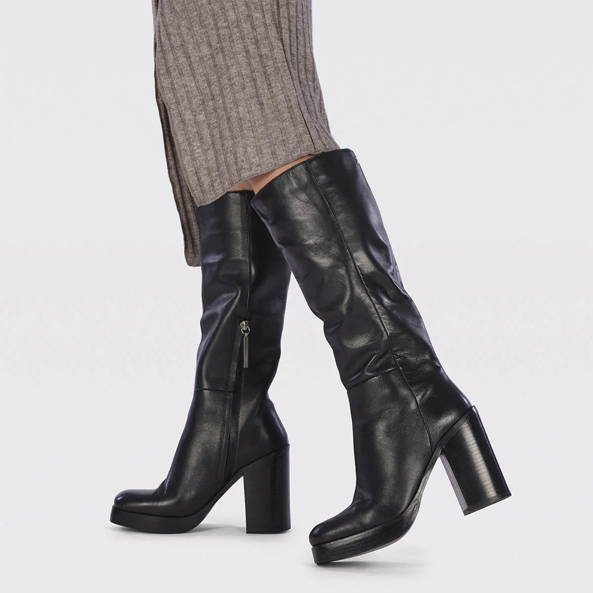 Tarnet women's knee-high coffee-coloured leather boots with wide heels and platforms - Image 2